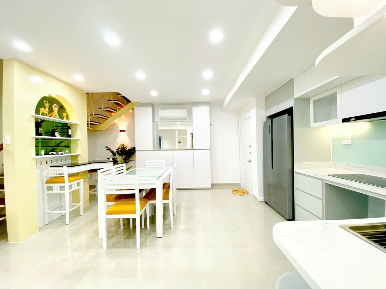 Hung Vuong 3 duplex for rent, brand new and fully furnished, 125m2 with 3 bedrooms and 3 toilets, 30M VND/month